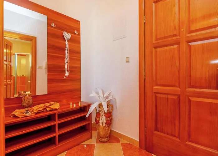 Apartman In By The Seafront *