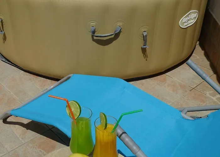 In By The Seafront Apartman *